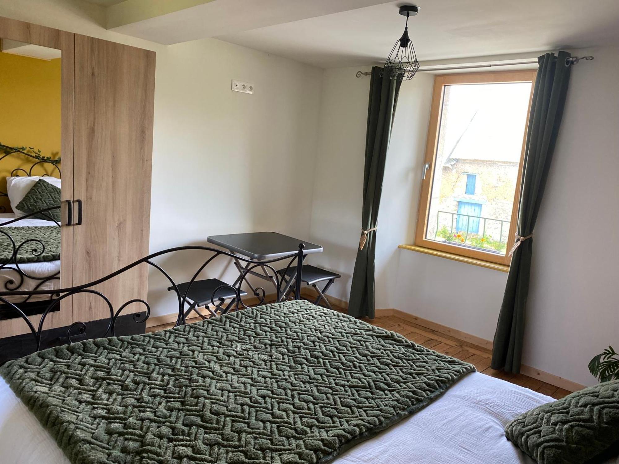 La Pautiere Bed and Breakfast Saint-Sauveur-Lendelin Rum bild
